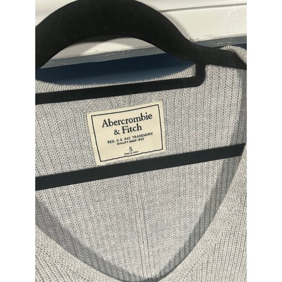 Abercrombie & Fitch Gray Ribbed Knit V-Neck Sweater Size Small Cozy - Picture 3 of 12